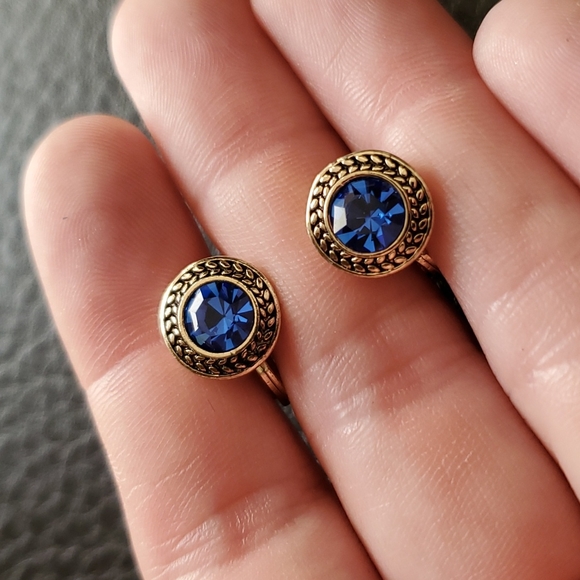 VTG clip on earrings - Picture 3 of 6